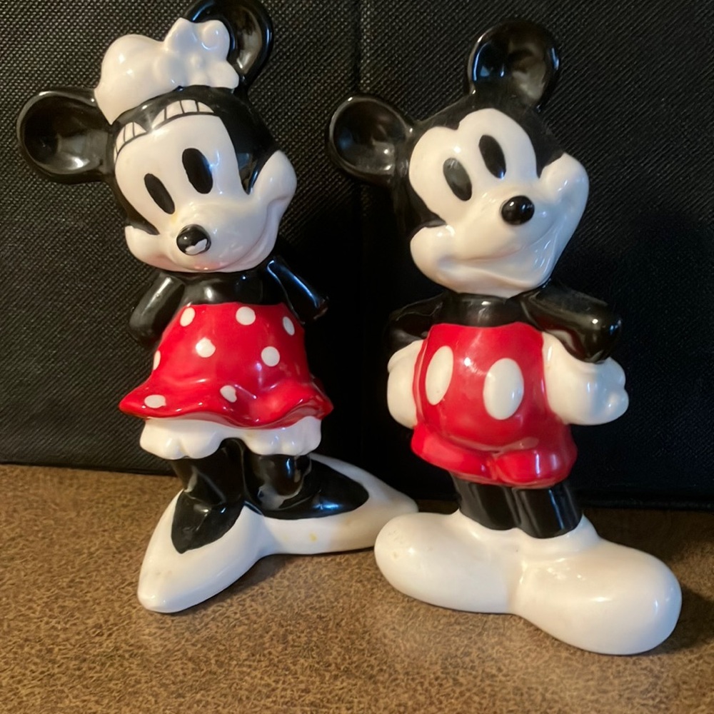 Disney Mickey and Minnie mouse salt and pepper shakers
